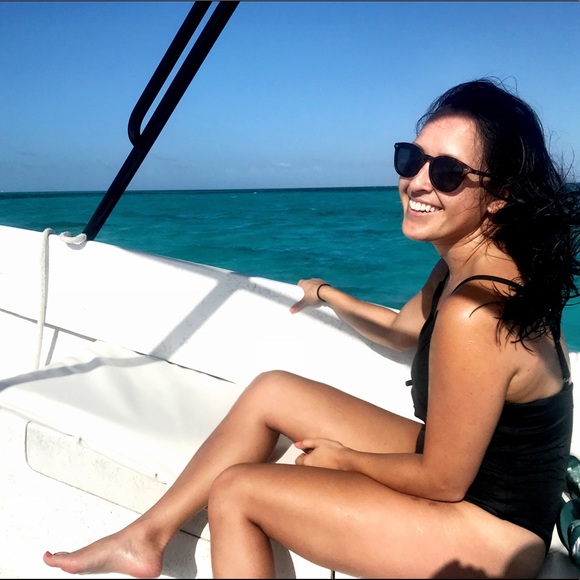 Meet your Posher, Emily - Picture 2 of 3